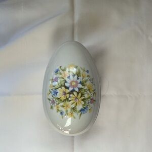 VTG Porcelain Floral Egg Trinket Box - White with Pastel Flowers